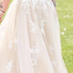 Elegant Cream Floral Lace Dress